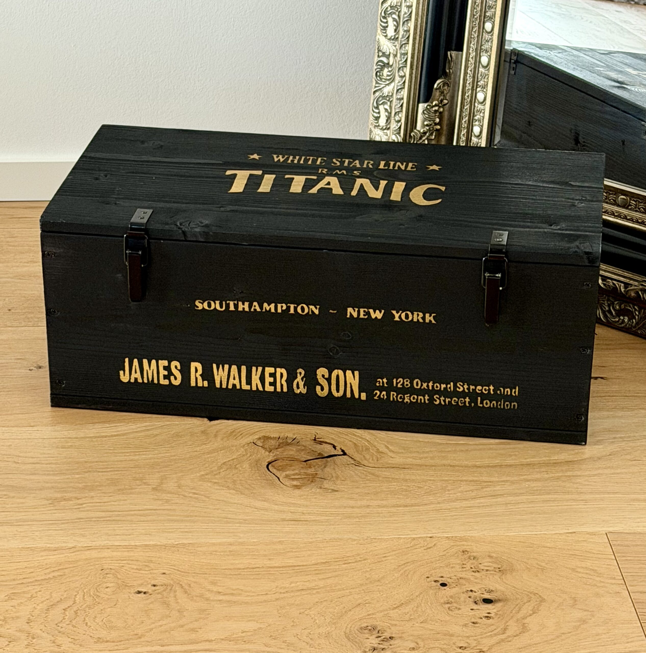 Kiste “ Black Titanic“ S